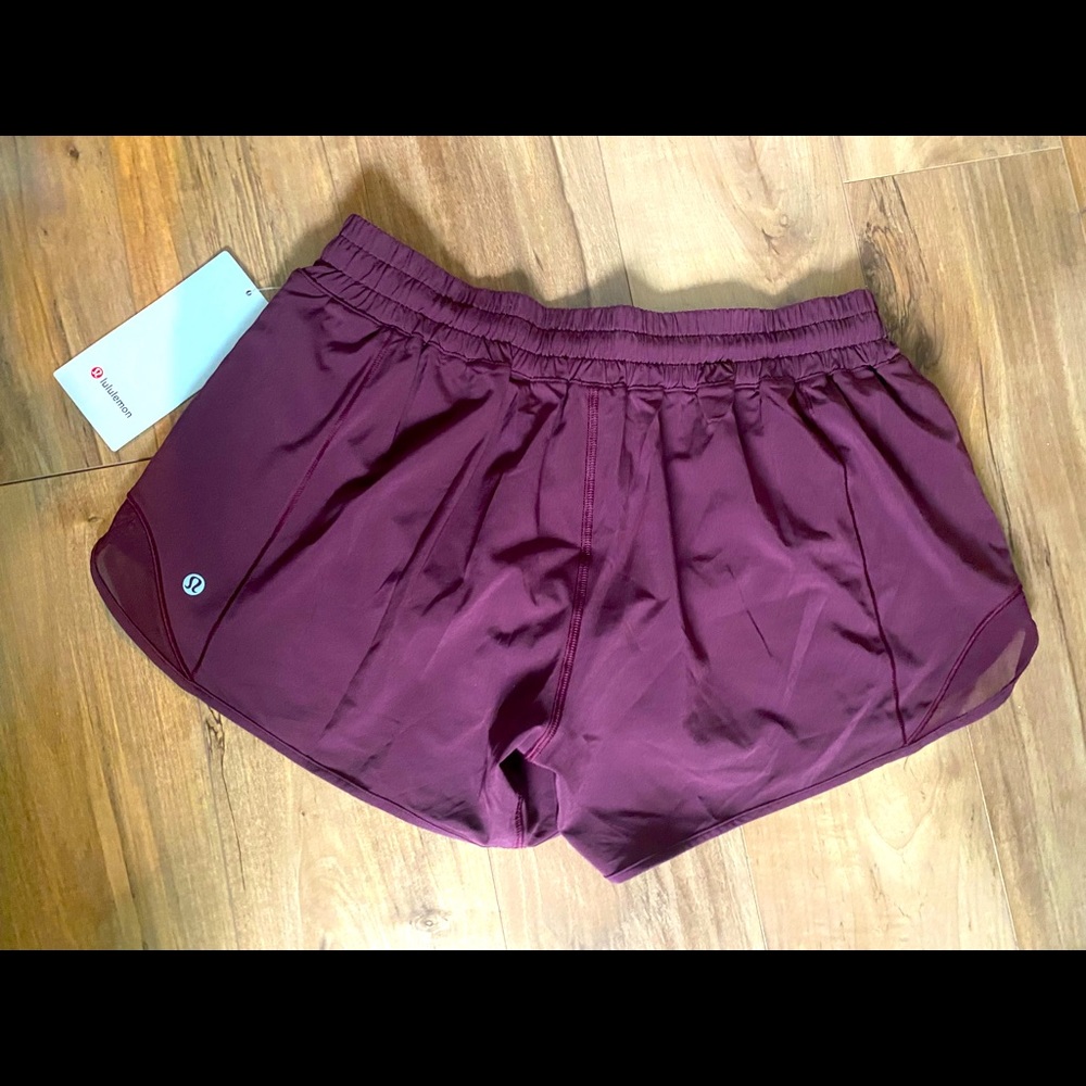 Lululemon Hot LR short 4” lined - shorts